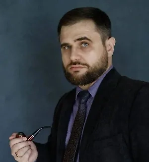 Риск рассогласования внутреннего цикла сна и бодрствования с внешним циклом день и ночь увеличивается при наличии у человека низкой толерантности к тревоге, причины которой ему не понятны. К этой категории относятся люди, имеющие склонность катастрофизировать и предавать излишний негативный смысл незапланированным событиям. Такие люди, как правило, столкнувшись с бессонницей однажды, начинают бояться, что она наступит вновь, тем самым мешая себе заснуть.