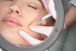 Лицо как после танков: Опасный тренд на домашние уколы ботокса захватил TikTok