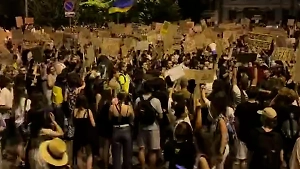 Протесты против скандального закона Зеленского охватили уже более десятка городов на Украине