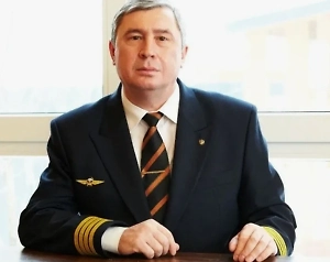 Шансы выжить всегда есть. Люди падают с высоты и выживают. Поэтому аварийно-спасательные службы сработать здесь могут хорошо. При уходе на второй круг Ан-24 разбился. Погода плохая была. Дальний Восток, горы, такая местность. Если погода плохая, ушёл на второй круг. Значит, там или туман был, или что-то такое, пока неизвестно.