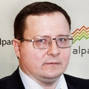 Позитивно то, что тренд на снижение ставки есть. Люди считают, что будет 15–16% на конец года. Я не уверен, что рынок акций мгновенно подрастёт, потому что всё-таки ожидания были именно такие. Но то, что тренд на снижение есть, — это очень хорошо для рынка акций, прежде всего для дивидендных бумаг. Разговоры о том, что, когда «ключ» был совсем высокий, надо было пойти и повеситься, — это популизм. У нас есть закредитованные компании, специально вирус частного государства, которые платят хорошие дивиденды.