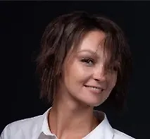 В чём особенность помидорного сока? В том, что это действительно такой достаточно уникальный продукт, в нём большое количество различных витаминов и минералов. И железо есть, и магний есть, и витамины группы А есть, и В. То есть это очень сам по себе полезный продукт. И мало того, томатный сок, и, соответственно, томатная вода, так называемая, она способствует повышению иммунитета. Очень хорошо работает со снижением риска сердечно-сосудистых заболеваний, снижает уровень холестерина.