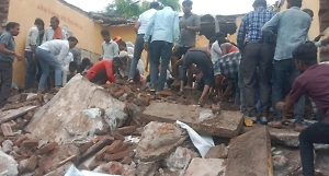 Школа рухнула на детей в Индии, погибли четыре ребёнка