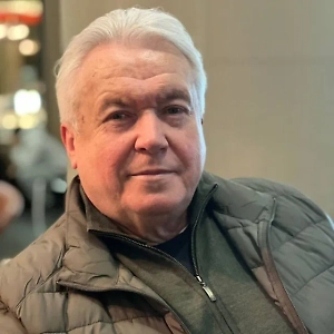 Во-первых, сегодня ситуация абсолютно ненормальная с точки зрения отношений мэра с центральными органами власти. Всё-таки Киев — это столица по статусу. Я был когда-то мэром. Я не мог себе даже представить, чтобы у нас с губернатором не было контактов с точки зрения решения каких-то проблем, вопросов. А тут, вы представляете, пять лет, уже шестой, Зеленский с Кличко не встречался ни разу, не разговаривал по телефону.