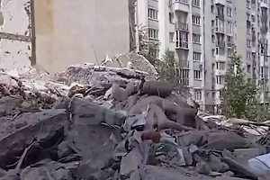 «Размолотило, руки торчат»: Очевидец снял страшное видео обнаружения тел под завалами в Саратове