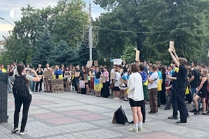 «Ганьба!» В украинских городах проходят митинги против закона Зеленского