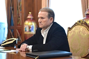 Медведчук: Запад не меняет Зеленского, чтобы он всех не сдал