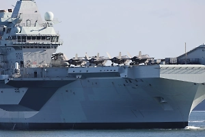 Китай построил точную копию авианосца США длиной 337 метров для военных учений