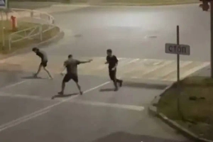 Агрессивный пермяк расстрелял в упор двух парней посреди улицы и попытался скрыться