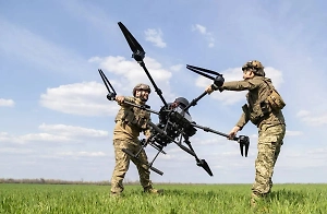 Из ведьмы в курьера: Морпехи ВС РФ вспомнили русские сказки и обхитрили «Бабу-ягу»