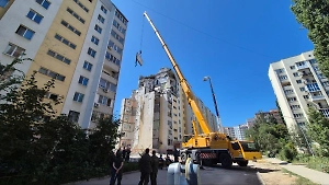 Пропавших без вести после взрыва газа в доме в Саратове нашли живыми