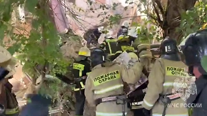 Опубликовано видео с места обрушения дома с 1 по 5 этаж в Астрахани