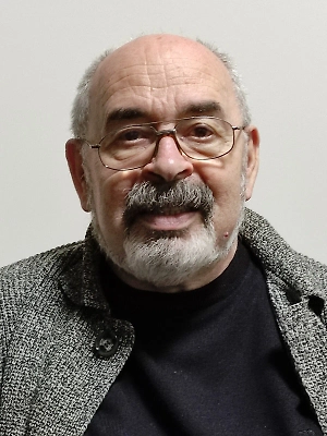 Запорожье обстреливать мы не будем. Мы приближаемся к Запорожью, мы его будем окружать и будем выдавливать оттуда бандеровские части. Мы не разрушаем украинские города, тем более там живут мирные жители. Поэтому разговоры о том, что мы будем стрелять в Запорожье, это разговоры в пользу провокаторов. Нам будет добраться к границам Запорожья непросто. Всегда сложно, когда противник сопротивляется, стреляет и убивает своих.