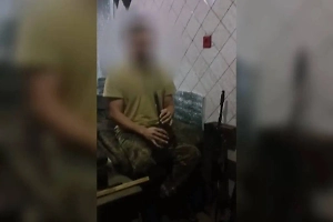 Не бросил занятия музыкой даже на фронте: Боец СВО смастерил дудук из пластиковой трубы