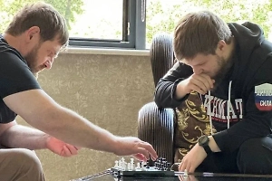  Глава Чечни Кадыров выложил фото со старшим сыном