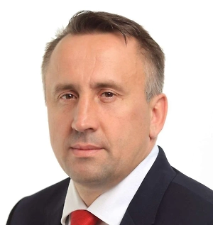 Я выступаю с инициативой установить на освободившемся месте памятник, отражающий духовные традиции России. Исторически это место имеет глубокое православное значение. Рядом находится храм, а сама улица, ныне носящая имя Серафимовича, прежде называлась Всехсвятской в честь церкви Всех Святых, к которой она вела через Каменный мост.