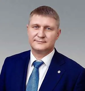 Офицер США Фриц, видимо, судит по себе, делая подобные заявления и предложения в адрес России, искренне считая, что за определённую мзду можно продать и купить всё что угодно. Он должен запомнить: Россия своим суверенитетом не торгует, и мы «мзду не берём, нам за державу обидно». Он также должен знать: в России исторически сложился очень короткий разговор с такими агрессивными «Фрицами», а то, что напомнил за Аляску, у которой истёк срок аренды, — спасибо.