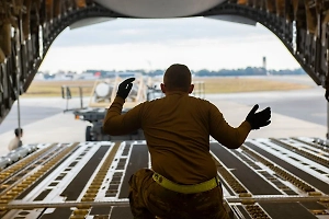 В НАТО требуют от Вашингтона пересмотреть приостановку поставок Киеву