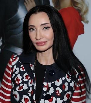 Действительно, если бы такой дополнительный оплачиваемый месяц отпуска был введён, это было бы просто великолепно. Чем дольше человек находится в одних и тех же предполагаемых обстоятельствах — одно и то же место работы, круг обязанностей один и тот же, — действия доходят до автоматизма. С другой стороны, восприятие замыливается, и ты уже можешь не видеть те ошибки, которые допускаешь, или даже ошибки системы. 