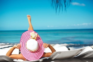 Психолог объяснила Life.ru, почему проработавшим более 5 лет на одном месте необходим месячный отпуск