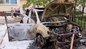 Life.ru публикует видео с выгоревшими дотла машинами в центре Москвы после взрыва