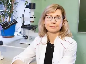 Можно использовать сами фрукты и ягоды, которые помогут предотвратить порчу продукта и улучшат его вкусовые качества. Всего две дольки лимона на литр домашнего варенья или компота – и вы предотвратите образование бактерий и сможете надолго сохранить продукт. Более того, десерт приобретёт свежий и яркий цитрусовый аромат, сбалансированный вкус и привлекательный внешний вид.