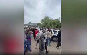 Украинцы перекрыли въезд в село и не дали военкомам провести «бусификацию»