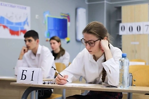 Ещё 233 выпускника стали 100-бальниками после пересдачи ЕГЭ