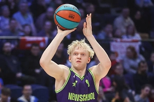 Адвокат рассказал, как с баскетболистом Касаткиным обращаются во французской тюрьме