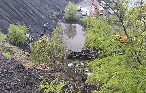 Появилось видео страшной гибели 13 человек при падении автобуса в 25-метровую пропасть в Якутии