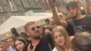 Украинцы вышли покричать бандеровские лозунги в Польше и получили приглашение на фронт