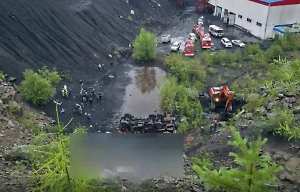 В МЧС уточнили число погибших после падения вахтового автобуса в обрыв в Якутии