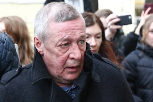 Адвокат объяснил, как Ефремов будет делить с женой внушительное имущество при разводе