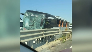 Отважный водитель спас автобус с 33 российскими туристами от падения с моста в Турции