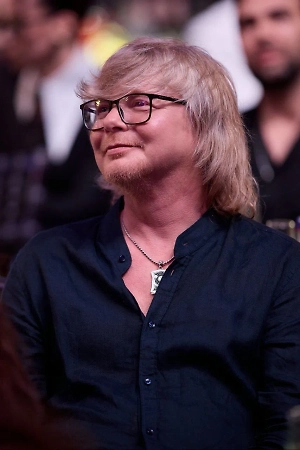 Такого трэша, как на концерте Coldplay, слава богу, на моих концертах не было. К самим камерам поцелуев отношусь позитивно. Все ведь там знают, что так снимать будут. Эти ребята просто забылись в приливе чувств.