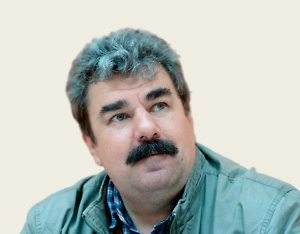 ТЦК — это центр, в котором есть сведения о населении, паспортные данные и другие сведения. Чтобы обновить данные, необходимо принести справки и новые документы. Многие украинцы повелись на это, принесли медицинские справки и, в принципе, обновили о себе данные. ТЦК занимается тем, что отлавливает таких людей и отправляет их на убой. Как на Украине говорят, на ноль. То есть обнуляет население.