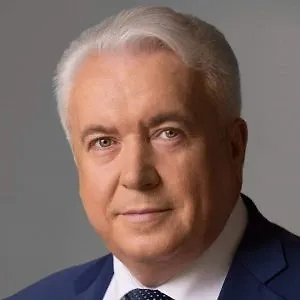 Надо подождать информации со стороны Министерства обороны России. Если Надежда Савченко попала в плен, об этом сообщит министерство. Включат ли её в списки на обмен — это вопрос интересный, потому что она уже была в плену, было решение суда и была проведена миссия с обменом. Я не знаю, какое юридическое решение примет российская сторона — Следственный комитет — исходя из того, что это уже рецидив. Ведь когда принималось решение об амнистии и обмене, вероятно, предполагался прежде всего отказ от участия в боевых действиях. Знаете, это уже не танец на граблях.