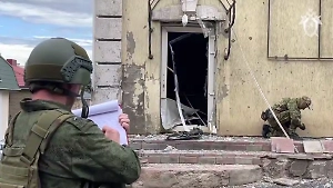 СК РФ показал кадры с места взрыва в Луганске, где погиб экс-мэр