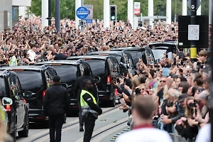 Прощание с Оззи Осборном собрало толпу фанатов в Бирмингеме