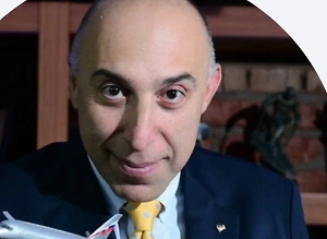 Если такая рекомендация поступит от властей, то будет стопроцентный возврат денег и туристы не полетят. А сейчас ситуация следующая: те люди, кто купил путёвки на Дальний Восток, волнуются, но тем не менее лететь собираются. А вот кто не купил — отложили решение о покупке на неопределённое будущее. На наш взгляд, примерно на две недели. Как правило, люди две недели присматриваются: будут ли какие-то афтершоки, какие-то последствия, какое-то цунами. То есть взвешивают масштаб разрушений и опасность для себя.