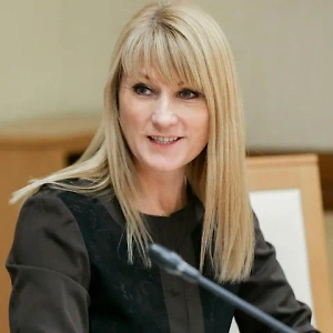 Дело в том, что фигурное катание — это элемент серьёзного шоу. Было много фан-групп, которые болели исключительно за наших спортсменов. В Японии на трибунах было видно, что всегда присутствовали болельщики, которые искренне болели за наших, как наши соотечественники, так и фанатские группы, потому что им очень нравилось, как выступают наши спортсмены. А сейчас там действительно убытки. <...> Международный союз всё понимает, они обнищали без русских спортсменов.