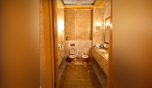 Депутат Рады опубликовал фото золотого унитаза из тайного офиса Зеленского