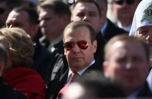 Медведев: Россия столкнулась с 30 тысячами незаконных санкций