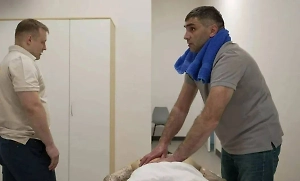 «Если бы видел — вернулся бы в строй»: Слепой ветеран СВО стал массажистом после возвращения домой