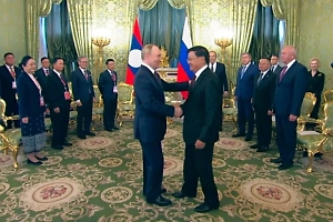 Путин и президент Лаоса начали переговоры в Кремле