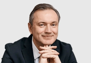 Также важно учитывать влияние культуры «самоизоляции» и индивидуализма: многие молодые люди предпочитают сохранять дистанцию в отношениях, чтобы не раскрывать свои внутренние переживания.