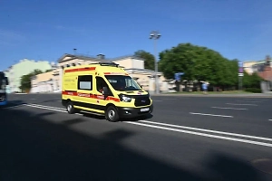 Два человека пострадали при атаке ВСУ на автомобиль в Курской области