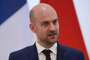 Глава МИД Франции Барро вспылил после вопроса о поддержке нацизма в Киеве