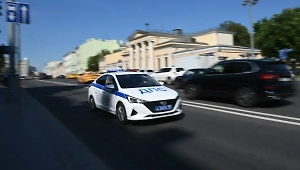 «Порш» влетел в столб и снёс автобусную остановку в центре Казани