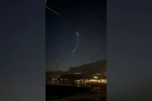 Жители Крыма сообщили о ярком следе в небе над несколькими городами